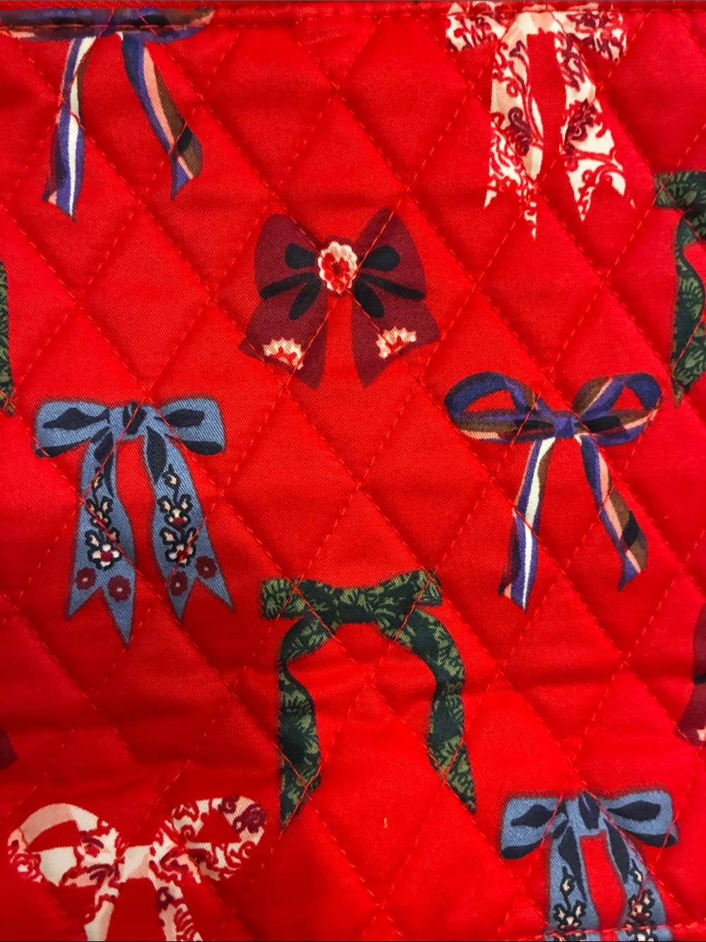 Vera Bradley Red Quilted Ultimate Travel Bag with Bow Print - Picture 7 of 9